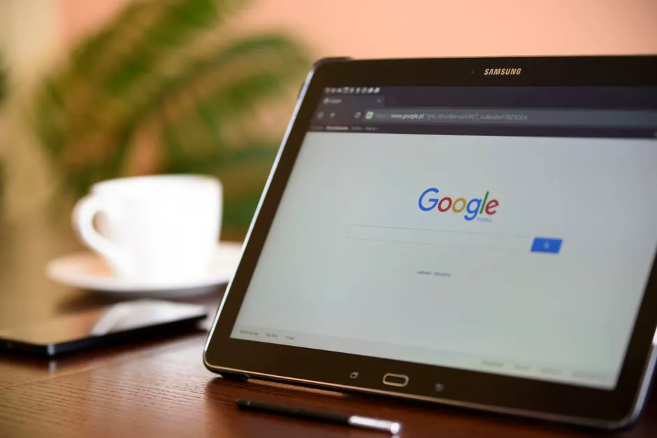 GEO vs SEO: где граница — фотоиллюстрация к исследованию AI Market Rating